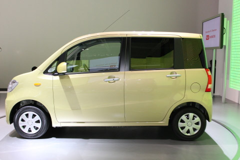 Daihatsu Tanto Exe Concept live in Tokyo - malaysia automotive, car accessories, car brand and car models, malaysia car racing, malaysia f1, malaysia car classified
